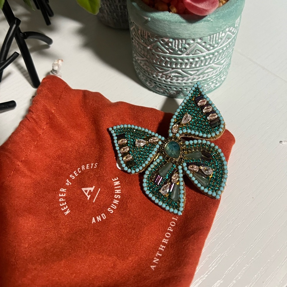 Butterfly broach